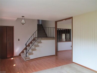 419 Buckeye Dr, Sheffield Lake, OH 44054 - photo 5