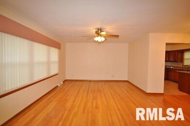 1724 W 37th St, Davenport, IA 52806 - photo 2