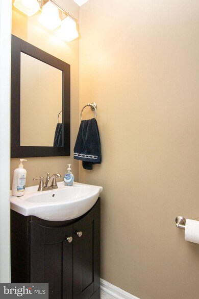 8719 Silent Ct, Odenton, MD 21113 - photo 4