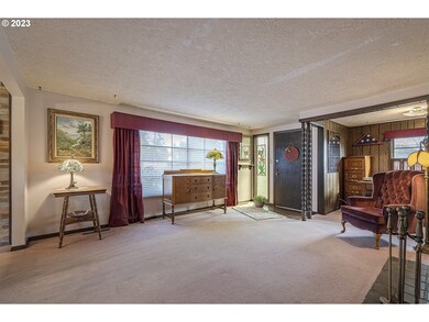 Living Room/Entrance