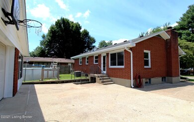 8305 Saint Armands Ct, Louisville, KY 40219 - photo 7