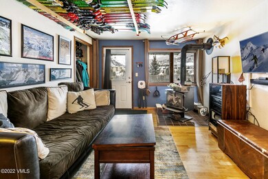 371 Nottingham Rd-Living Room-