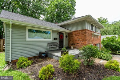 10831 Charles Dr, Fairfax, VA 22030 - photo 7