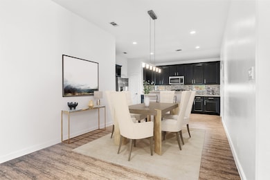Virtually staged Dining