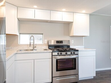 565 Marina Ln, Tavares, FL 32778 - photo 6