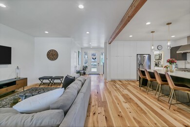 2048NWShirazCt_Great-Room-Kitchen3