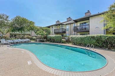 SPARKLING NEIGHBORHOOD POOL!