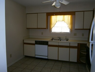 605 Independence Dr, Jacksonville, NC 28546 - photo 6