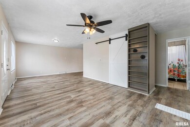 1217 S Zenith Ave, Davenport, IA 52802 - photo 4