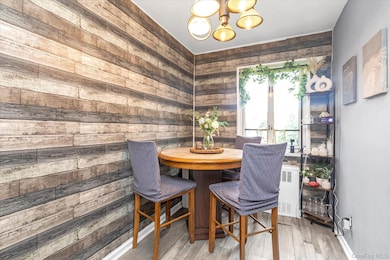 22402 Stronghurst Ave unit 208, Queens Village, NY 11427 - photo 5