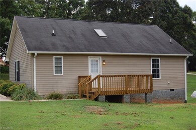 4301 Edgemore Rd, Greensboro, NC 27455 - photo 5