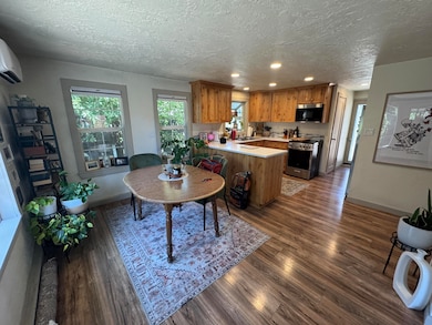 718 NE 9th St, Bend, OR 97701 - photo 4