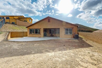 5575 N Pinnacle Ln, San Bernardino, CA 92407 - photo 6