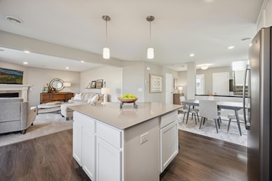 708 Locke Pointe Dr NE, Fridley, MN 55432 - photo 4