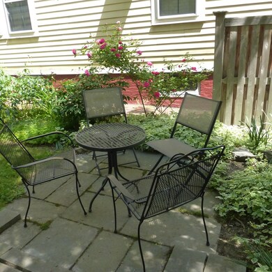585 Franklin St unit 1, Cambridge, MA 02139 - photo 2