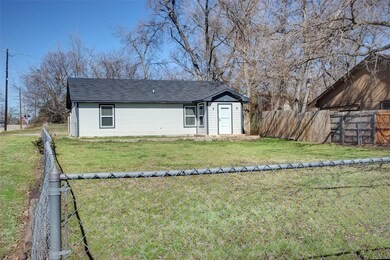 329 W Texas St, Denison, TX 75020 - photo 2