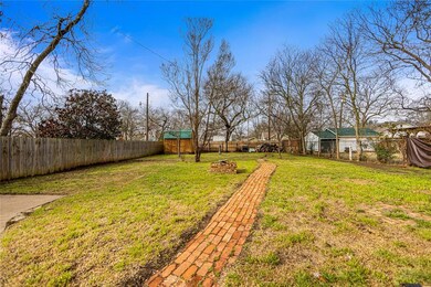 206 Bellevue Dr, Cleburne, TX 76033 - photo 5