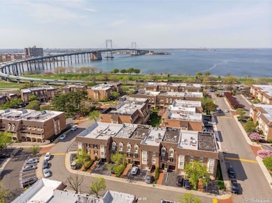 13-36 Robin Ln unit 70 L, Bayside, NY 11360 - photo 3