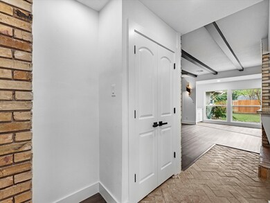 9829 Cedardale Dr, Houston, TX 77055 - photo 5