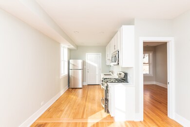 1122 W Addison St unit 3, Chicago, IL 60613 - photo 3