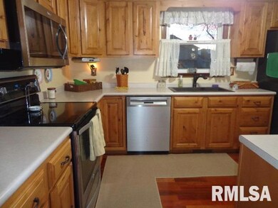 3422 N Elmwood Ave, Davenport, IA 52806 - photo 5