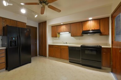 715FairhillDr012