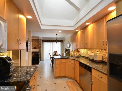 9425 Copenhaver Dr, Potomac, MD 20854 - photo 7