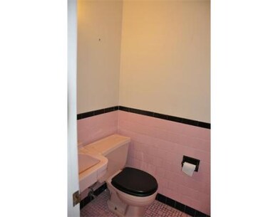 98 Hathaway Cir unit 98, Arlington, MA 02476 - photo 6