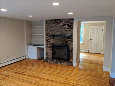 Livingroom w fireplace