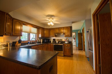 1629 W 44th Ct, Davenport, IA 52806 - photo 7