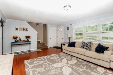 8 Jillian Rose Dr, Oxford, MA 01540 - photo 2