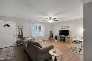 109 Royal Ct, Jacksonville, NC 28546 - photo 3