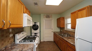 228 E Boyd St, Bonham, TX 75418 - photo 4