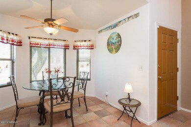 Eat-in kitchen/breakfast nook