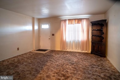 5518 Oakland Rd, Halethorpe, MD 21227 - photo 2