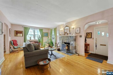 719 Catalpa Ave, Teaneck, NJ 07666 - photo 3