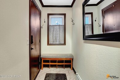 Entry seating area