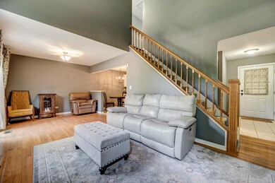 1990 Town Dr, Naperville, IL 60565 - photo 4