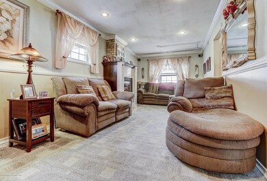 004_Family Room