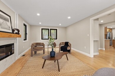 8 Mulberry Cir, Ayer, MA 01432 - photo 3