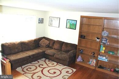 13874 Laura Ratcliff Ct, Centreville, VA 20121 - photo 7