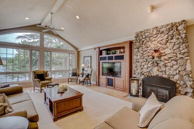 Open living room, conveniently connected to the ki