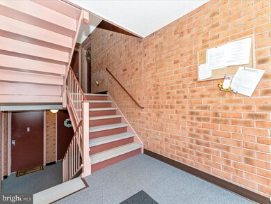 1747 Edgewood Hill Cir unit 2, Hagerstown, MD 21740 - photo 4