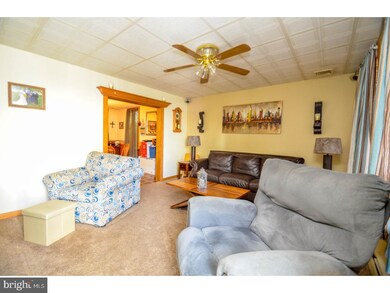 526 Centre St, Easton, PA 18042 - photo 2