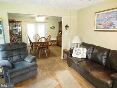 625 Dellinger Rd, Mount Wolf, PA 17347 - photo 5