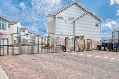 139 Knightsbridge Park Ln, Houston, TX 77018 - photo 2