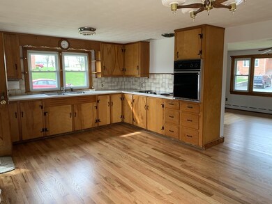 115 Laconia St, Ludlow, MA 01056 - photo 3