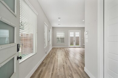 5216 Pinemont Creek Ln, Houston, TX 77018 - photo 3