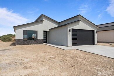 1154 E Mt Hood St, Othello, WA 99344 - photo 2