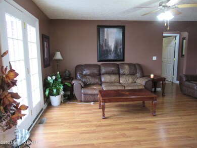 160 Halcomb Ct, Mount Washington, KY 40047 - photo 4